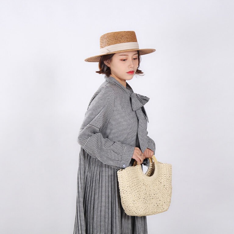 The same flat-top wide-brimmed straw hat - Image 8