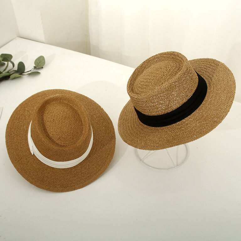 The same flat-top wide-brimmed straw hat - Image 4