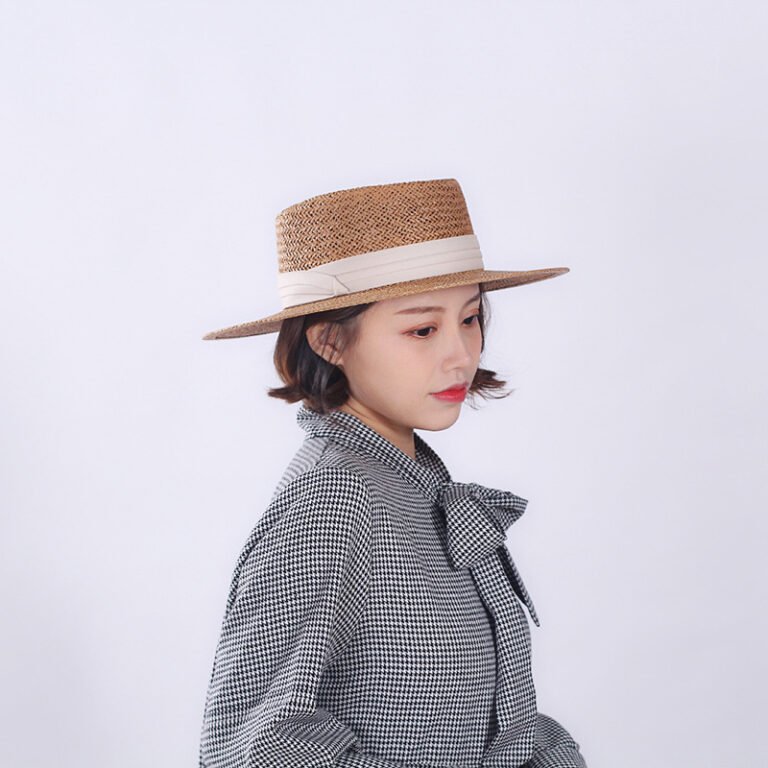 The same flat-top wide-brimmed straw hat - Image 7